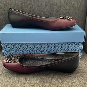 Simply Vera Vera Wang Black and Purple Flats